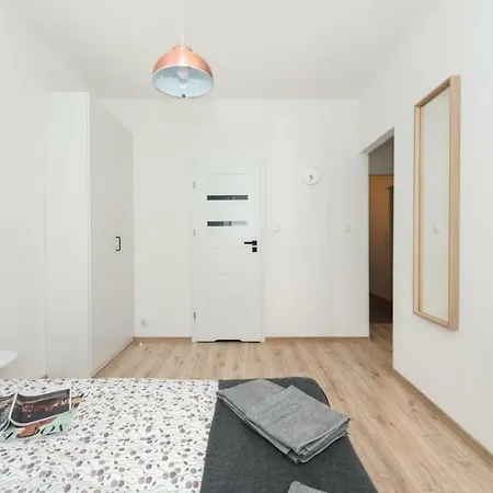Superapart Gagarina Ministudio - Blisko Lazienek Krolewskich Apartment